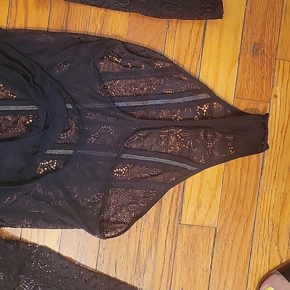 Victoria Secret lace bodysuit size medium EUC - Picture 5 of 8